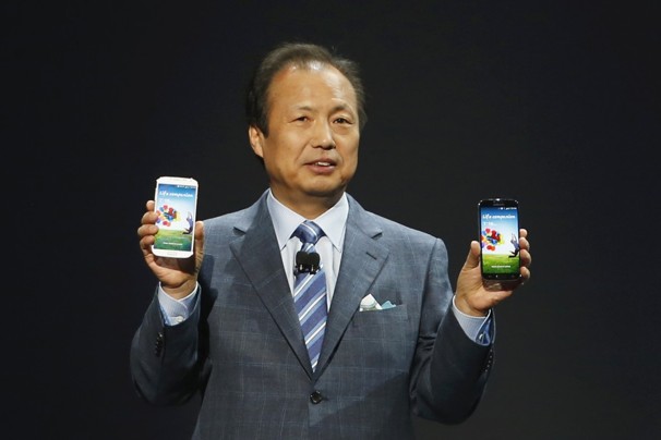 Samsung are, de acum, trei şefi executivi