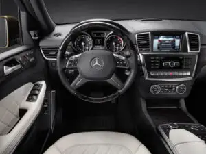 Primul suport motor de plastic din lume a fost montat pe un MERCEDES