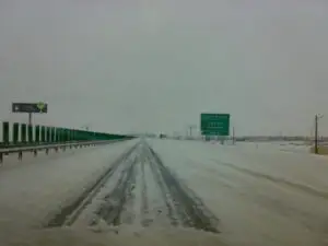 Măsura care ar fi trebuit să prevină înzăpezirea autostrăzilor se va aplica de-abia în aprilie
