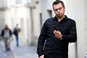 Românii nu ştiu că telefonul lor poate fi interceptat