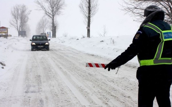 Peste 400 de amenzi aplicate şoferilor care au circulat fără anvelope de iarnă