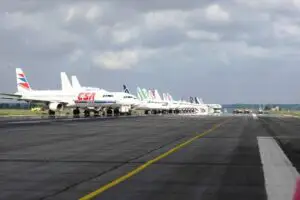 Parlamentul European a aprobat un proiect prin care pot scădea durata zborurilor şi preţul biletelor