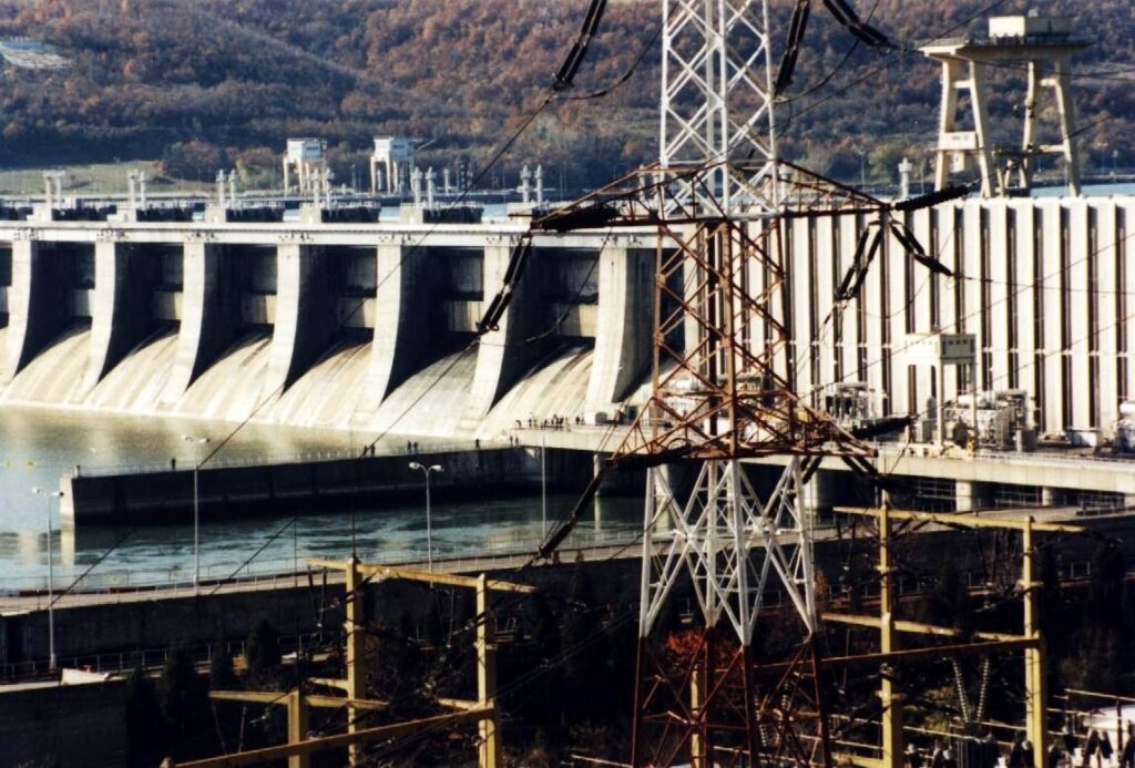 Hidroelectrica a avut o producţie zilnică, în luna mai, la fel de mare ca în 2005, an cu o producţie-record