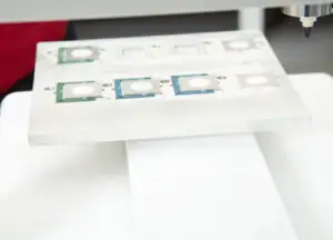Laptopurile şi tabletele vor fi, în curând, la fel de subţiri precum cardurile de credit
