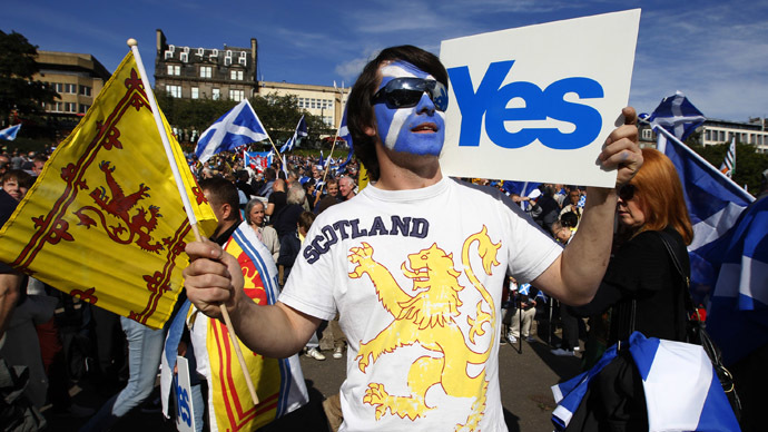 Lira sterlină se depreciază din cauza temerilor privind independenţa Scoţiei