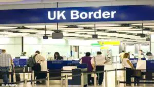 Financial Times: Majoritatea românilor din Marea Britanie au locuri de muncă