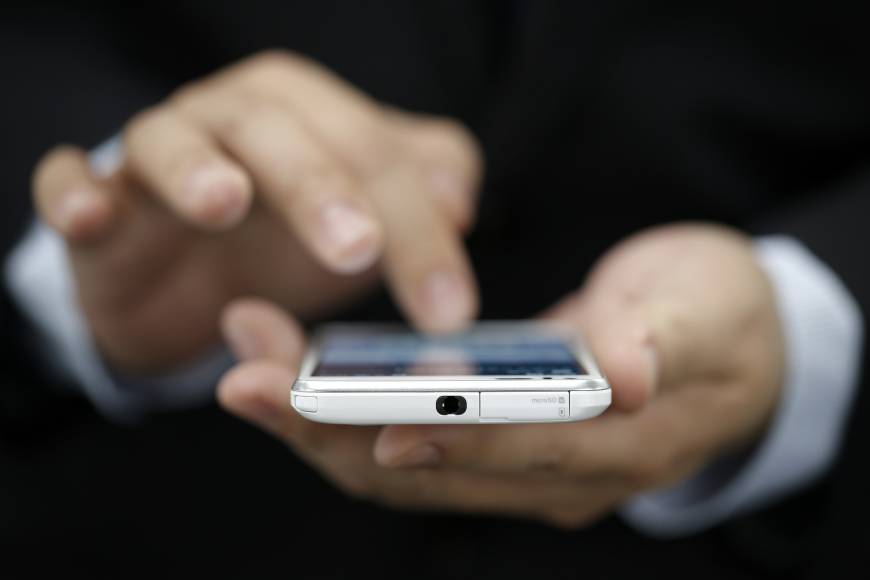 PREMIERĂ: Vânzările de smartphone-uri au depăşit un miliard în 2013