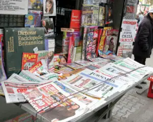 Războiul tabloidelor s-a mutat în online