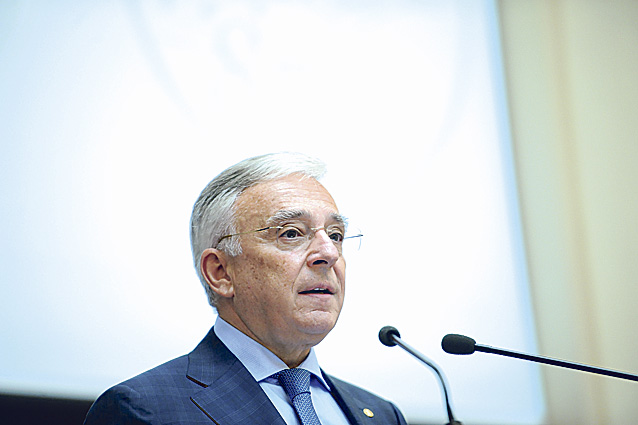 Isărescu admite că legea falimentului personal ar ajuta clienţii în negocieri cu băncile, dacă va fi „o lege bună”