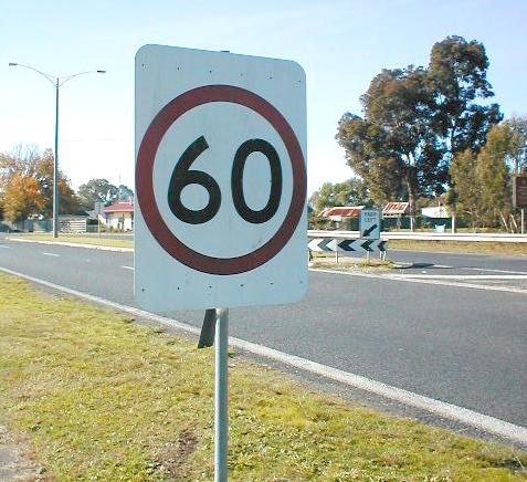 Limita de viteză în localități ar putea crește la 60 km/h