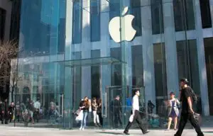 Noi probleme pentru APPLE: Compania ar putea plăti daune de 840 milioane de dolari
