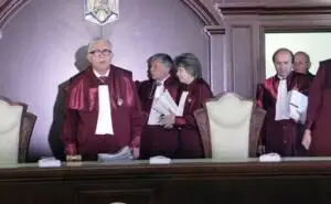 Verdict CCR: Legea privind reducerea posturilor din administraţia publică este neconstituţională