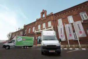 DB Schenker lansează în România primele două camioane alimentate cu gaz metan