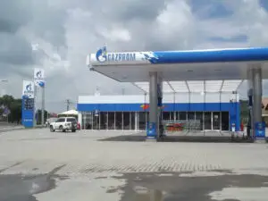 Gazprom Neft vrea să cumpere 11 benzinării în Bulgaria