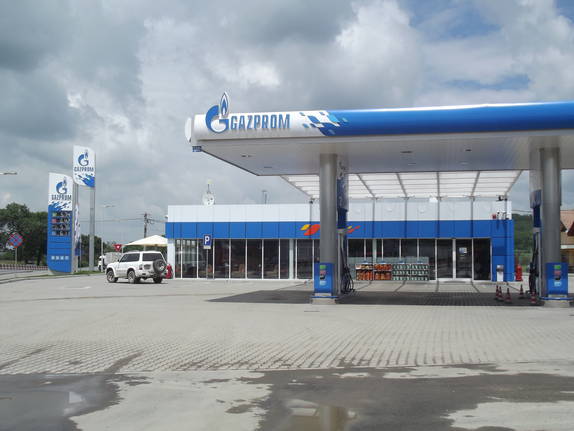 Gazprom Neft vrea să cumpere 11 benzinării în Bulgaria