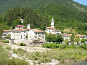 Reuters: Românii salvează satele italiene, devenite pustii după ce tinerii localnici le-au părăsit. Putea fi „un colaps demografic”