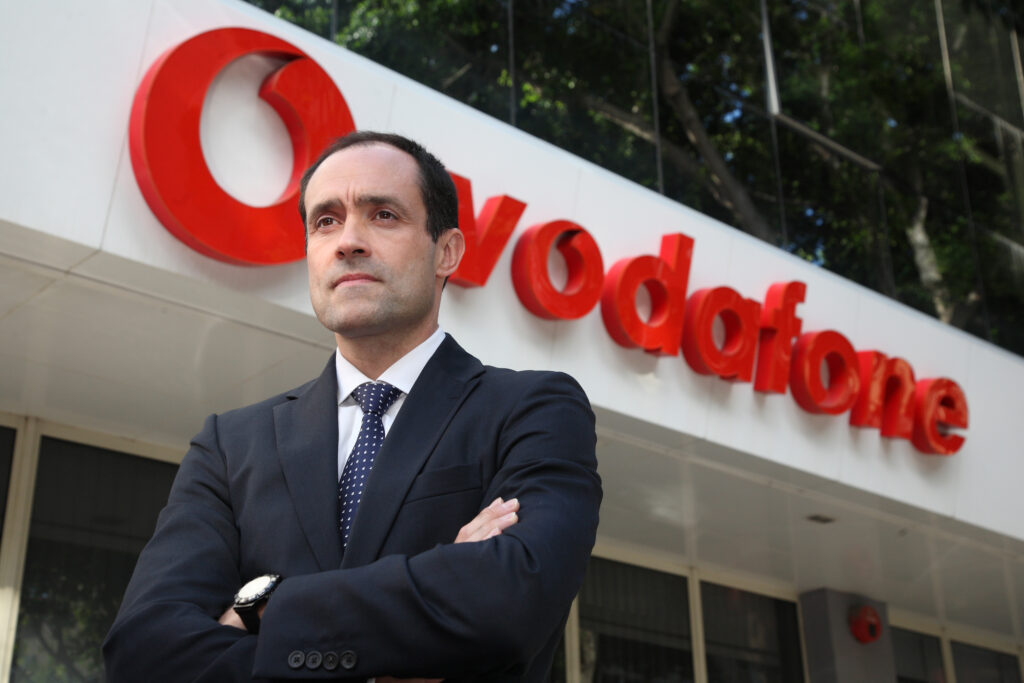 Vodafone România continuă să câştige clienţi
