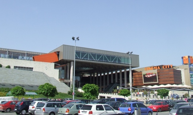 „Regele” mallurilor introduce plata la parcările subterane din reţea