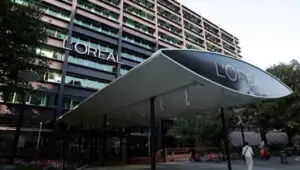 Cât valorează o participaţie de 8% în L’Oreal