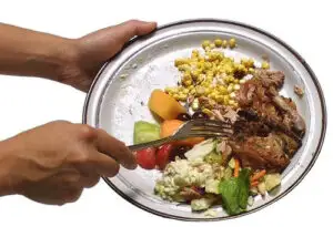 Atenție la alimentația pe timp de izolare la domiciliu! Un nutriționist trage semnalul de alarmă
