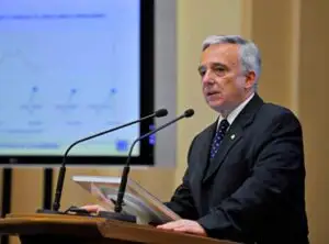 Isărescu: „Schema fiscală pentru restructurarea creditelor poate fi un prim pas spre diferenţierea impozitării”