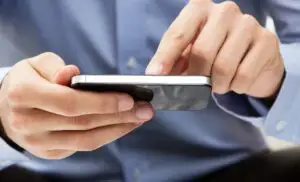 Piaţa de smartphone-uri va cunoaşte o cădere dramatică