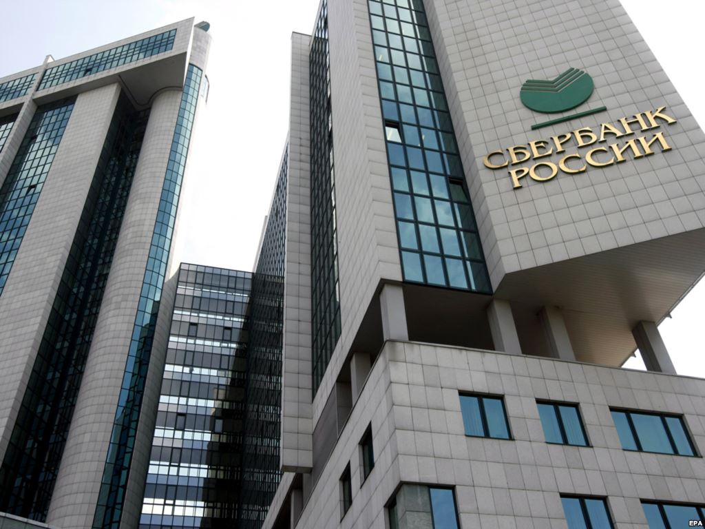 Cea mai mare bancă din Rusia a oprit creditarea în Ucraina