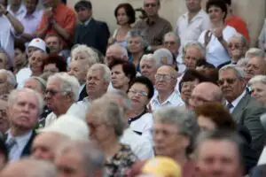 Tot mai puţini: populaţia a scăzut şi în noiembrie. Mai multe decese şi divorţuri, mai puţine naşteri şi căsătorii