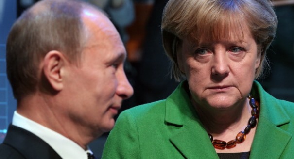 Vladimir Putin o avertizează pe Angela Merkel că Ucraina este „în pragul războiului civil”