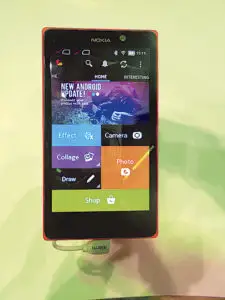 Nokia anunţă amânarea vânzării operaţiunilor de producţie de telefoane mobile către Microsoft