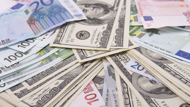 Moneda euro a trecut de 1,39 dolari, cea mai ridicată valoare din ultimii doi ani