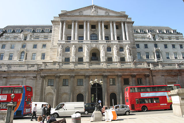 Banca Angliei menţine dobânda de referinţă la 0,5%