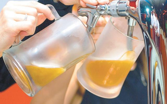 Ambalajele sticlelor de bere vor conţine mai multe informaţii! Decizia a venit la nivel european