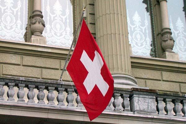 Banca Elveției, gata să apere francul de apreciere chiar și cu dobânzi negative