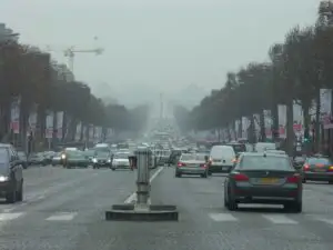 Trafic de coșmar în marile orașe europene: taximetriștii cer interzicerea concurenților cu servicii la cerere