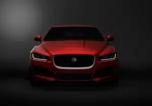 Jaguar a lansat la Geneva modelul XE, un sport sedan de mărime medie