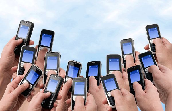 Negocieri pentru o preluare pe piața telefoniei mobile