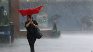 ANM: Cod galben de ploi abundente în 11 judeţe, până joi la ora 23.00