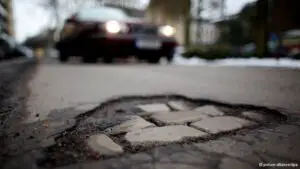 Deutsche Welle: Germania, ţara gropilor din asfalt