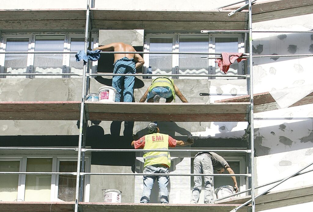 Dragnea: Cetăţenii care locuiesc în clădiri cu risc seismic nu acceptă reabilitarea acestora