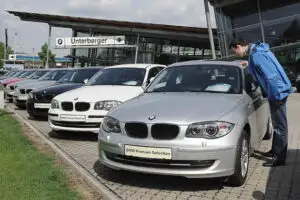 Vânzările de autoturisme în Germania au scăzut pentru prima dată în ultimele cinci luni