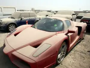 ŢARA ÎN CARE FERRARI-urile SUNT ABANDONATE: CU CHEILE ÎN CONTACT!