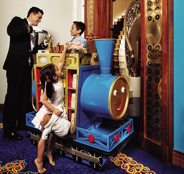 FOTO Cum sunt răsfăţaţi copiii în cel mai luxos hotel din Dubai