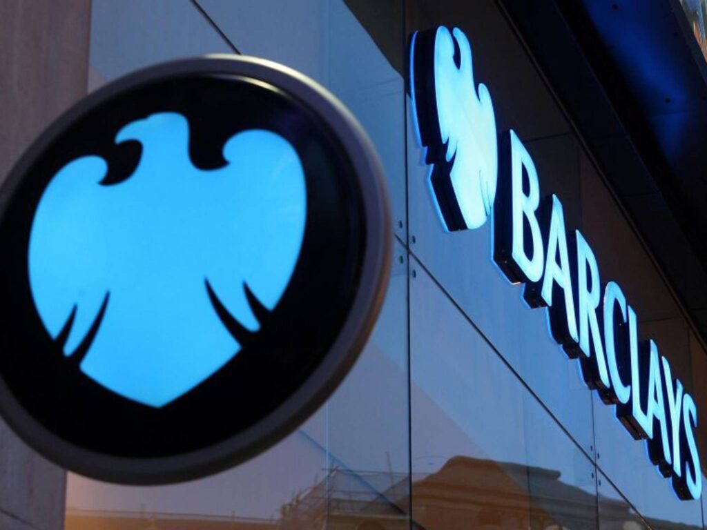 Barclays anunţă concedierea a 14.000 de angajaţi şi reducerea activităţii la divizia de investiţii bancare