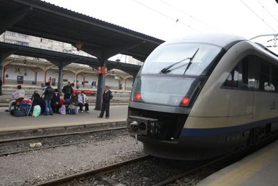 Tot mai mulţi români circulă cu trenul; traficul de călători a crescut cu 12,4%, în primele trei luni