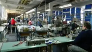 Scoasă la vânzare cu mai puţin de jumătate de milion de euro, fabrica de marochinărie Capris Sebeş aşteaptă cumpărător