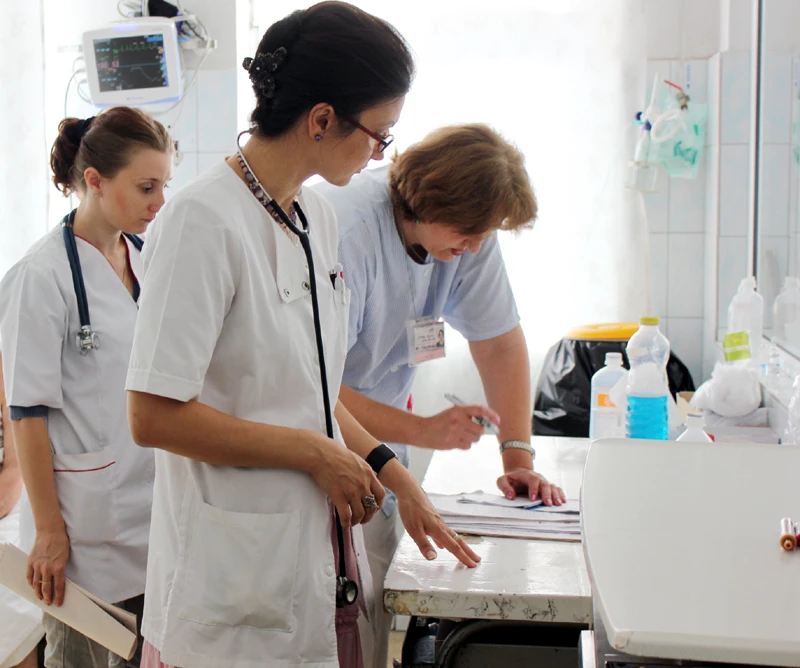 Salarii de început de 4.200 euro pe lună pentru asistente medicale în Anglia