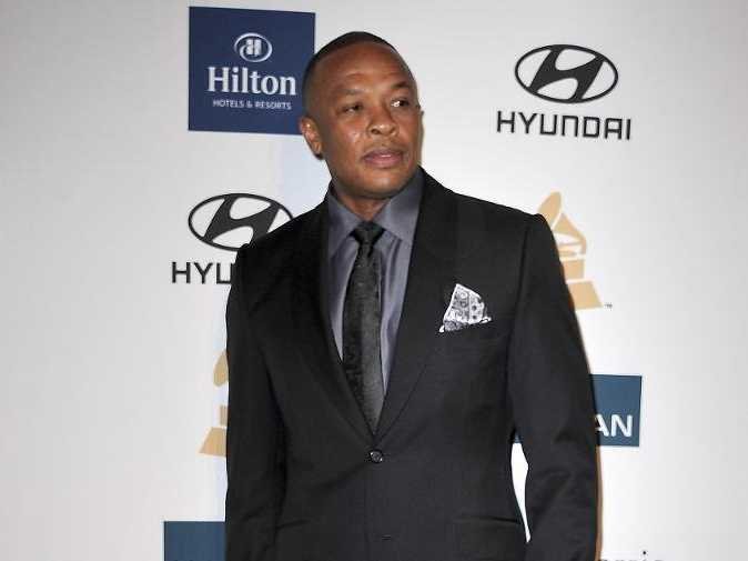 Cum a devenit Dr Dre cel mai bogat cântăreţ de muzică hip-hop