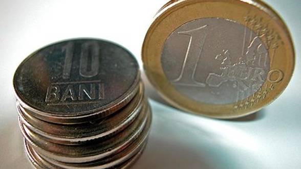 Moneda naţională s-a depreciat vineri până la 4,4179 lei/euro