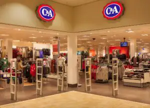 C&A: “Românii nu pleacă la cumpărături fără să aibă o ţintă clară (…) vor cele mai noi tendinţe la cele mai  mici preţuri“